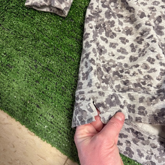 Athleta Studio to Street Print Sweatshirt in Heather Grey Libra, Size M - Picture 7 of 8